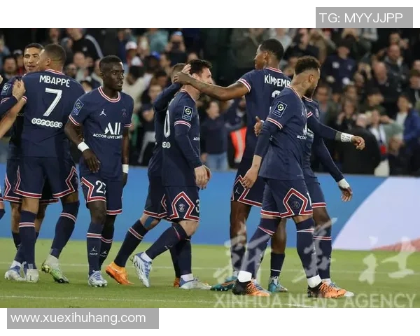 巴黎圣日耳曼以惊艳表现横扫曼联，梅西梅开二度助球队取得大胜